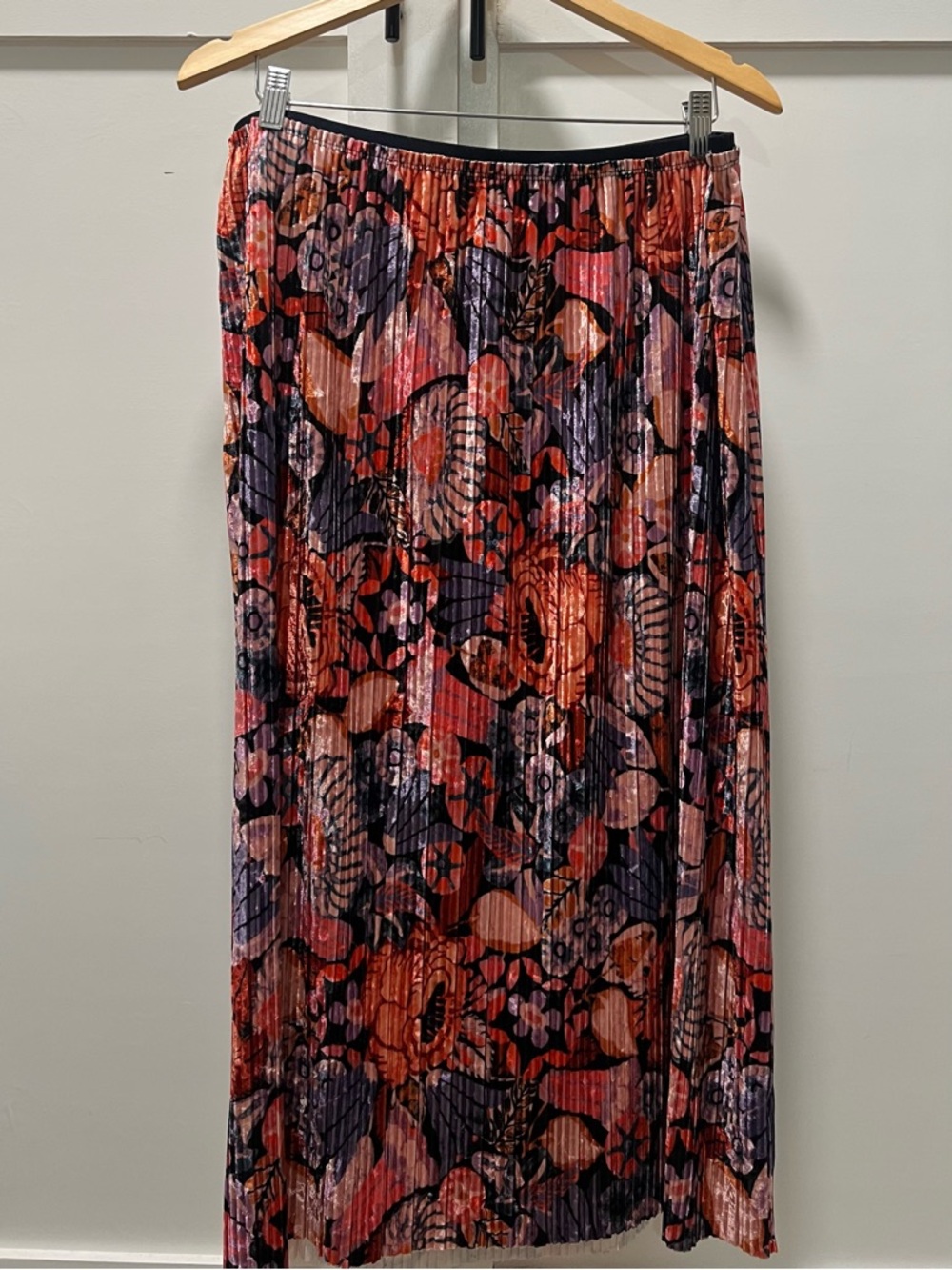 Anthropologie - Pleated Floral Maxi Skirt in Red, Purple, Black